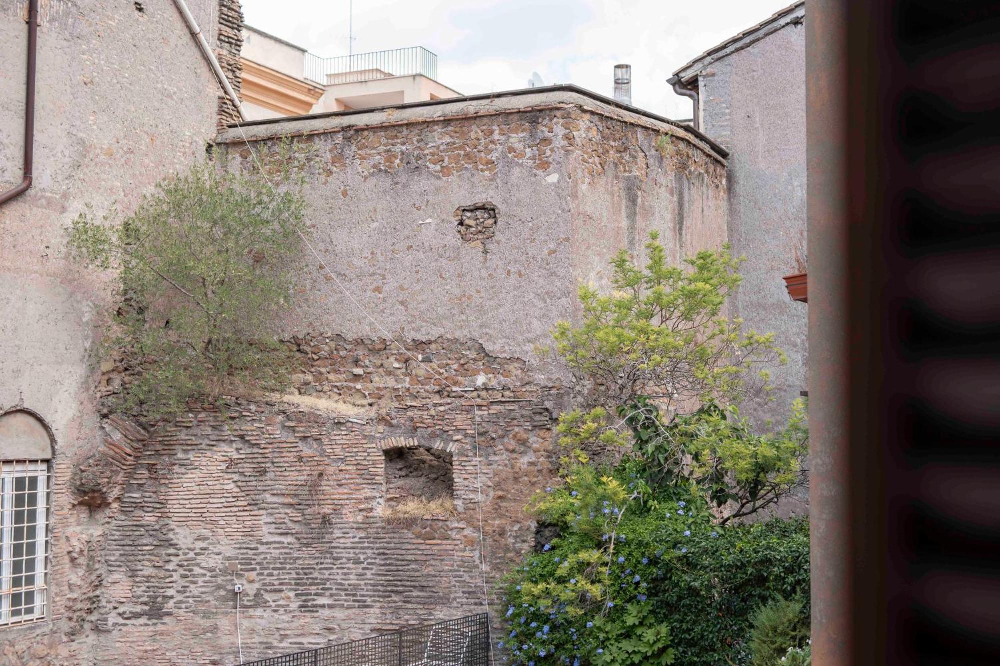 Ciambella Arch Apartment For 6 People @Largo Argentina, Rome